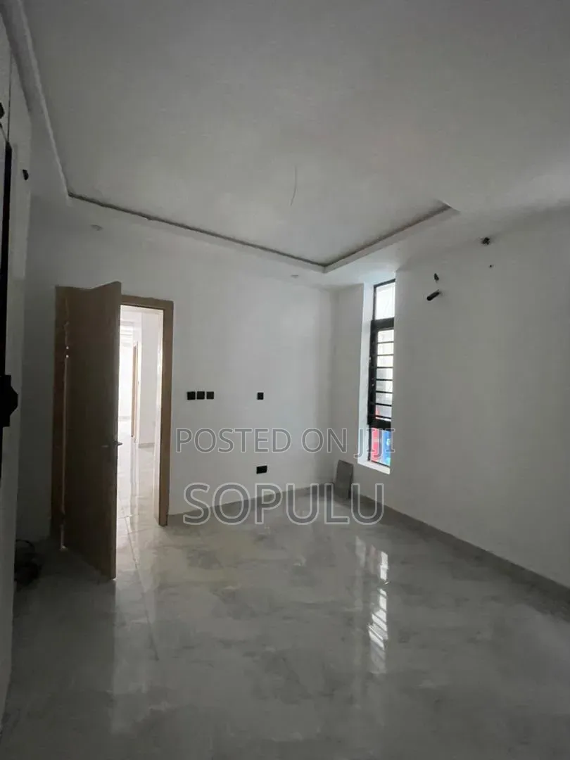 4bdrm Duplex in Chevron for rent