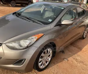 Hyundai Elantra 2012 Gold