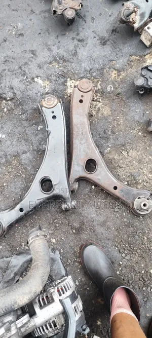 Set of Lower Arms Chrysler Caravan 2008 to 2015 Model