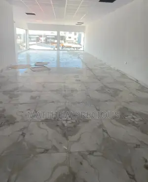 Brand New Hot Commercial Spacious Outlet