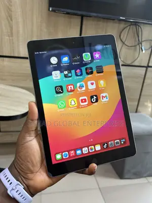 Apple iPad 9.7 32 GB Gray