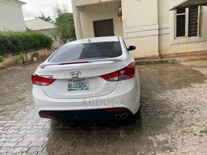 Hyundai Elantra SE Coupe FWD (1.8L 4cyl 6A) 2013 White