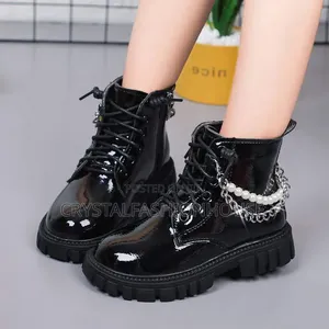 Girls Beautiful Boots With Chain. Sizes 31 to 36