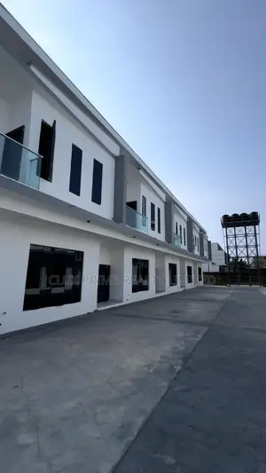 4bdrm Townhouse/Terrace in Ogombo for sale