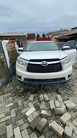 Toyota Highlander XLE V6 4x4 (3.5L 6cyl 6A) 2016 Off white