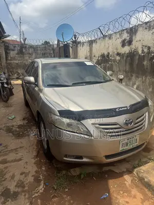 Toyota Camry 2009 Gold