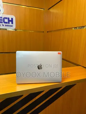 Laptop Apple MacBook Pro 2022 M2 8GB Apple M2 SSD 256GB