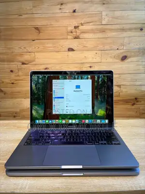 Laptop Apple MacBook Pro 2022 M2 8GB Apple M2 SSD 256GB