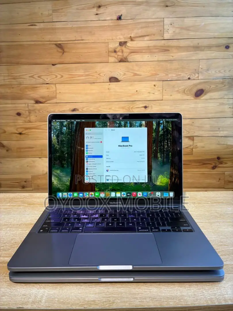 Laptop Apple MacBook Pro 2022 M2 8GB Apple M2 SSD 256GB
