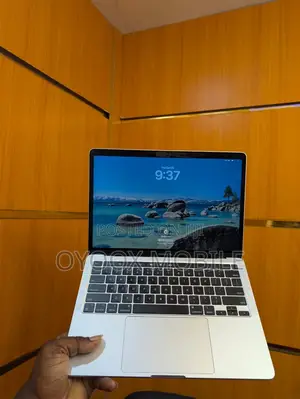 Laptop Apple MacBook Pro 2022 M2 8GB Apple M2 SSD 256GB