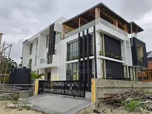 5bdrm Duplex in Lekki for sale