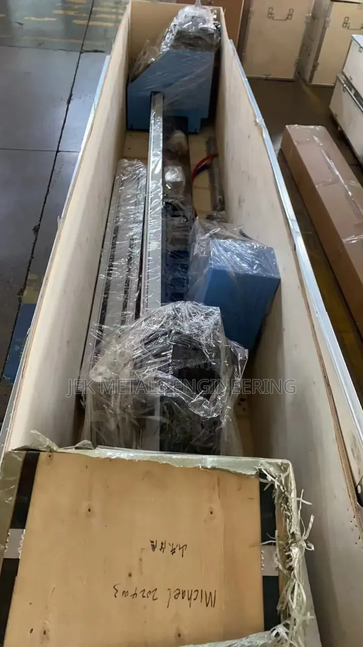 CNC Table Plasma Cutting Machine With 120a HD Huayuan Power Source