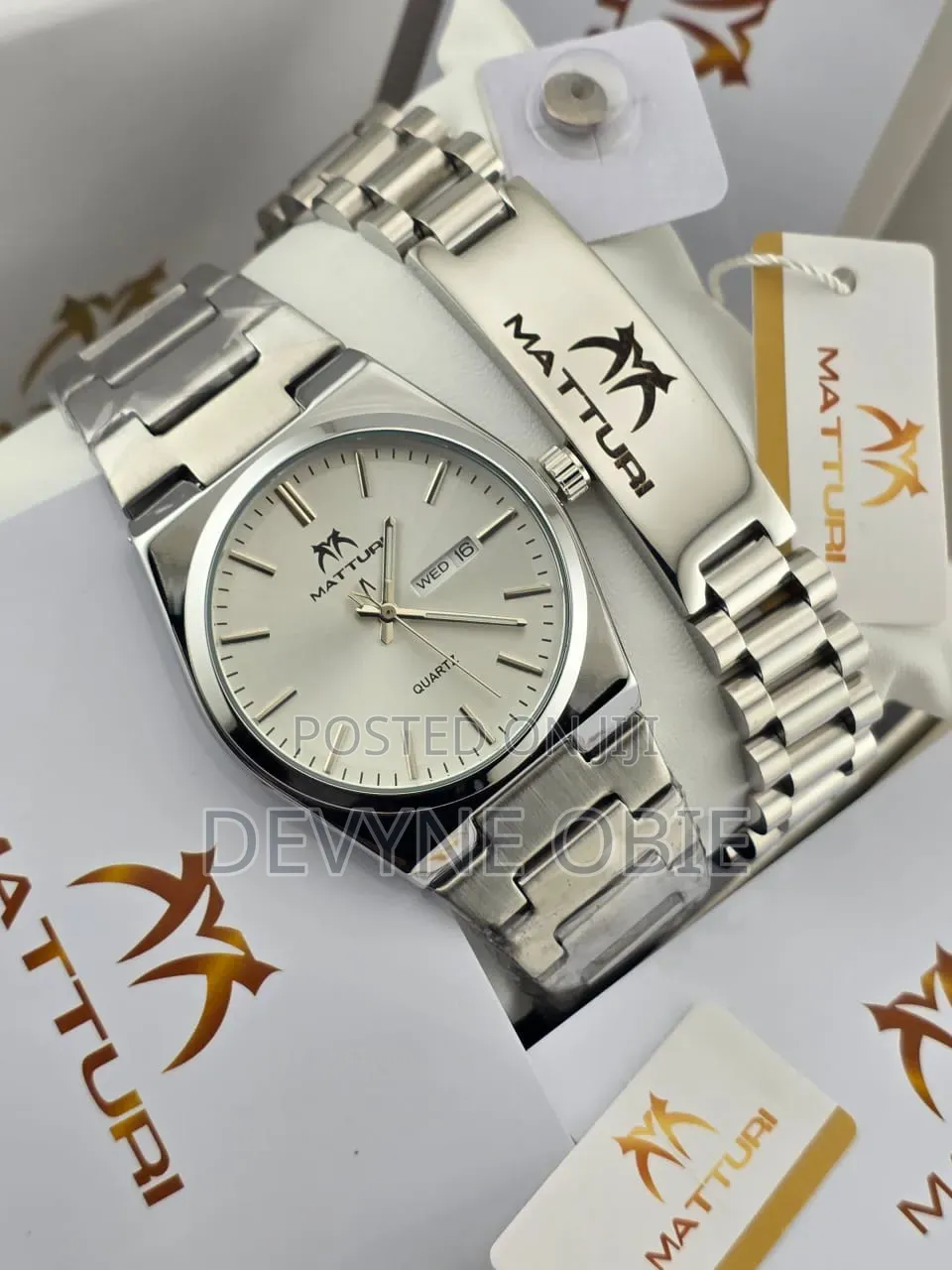 Matturi Wrist Watch With Bangle