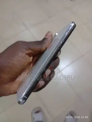 Apple iPhone X 64 GB White