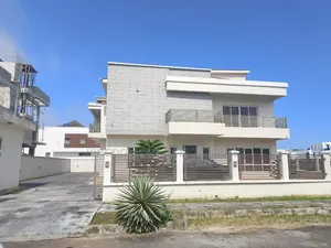 5bdrm Duplex in Pinnock Beach Estate for sale