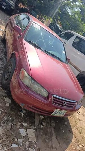Toyota Camry 2000 Red