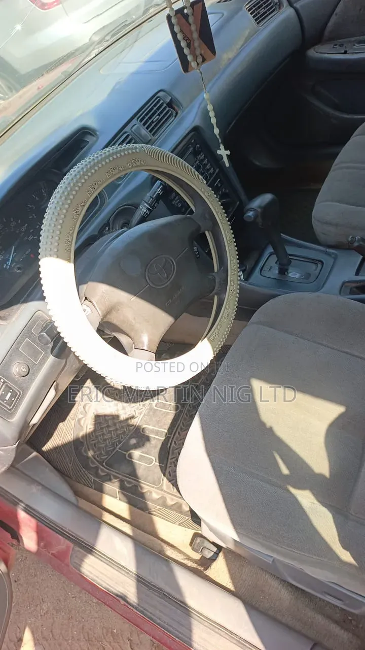 Toyota Camry 2000 Red