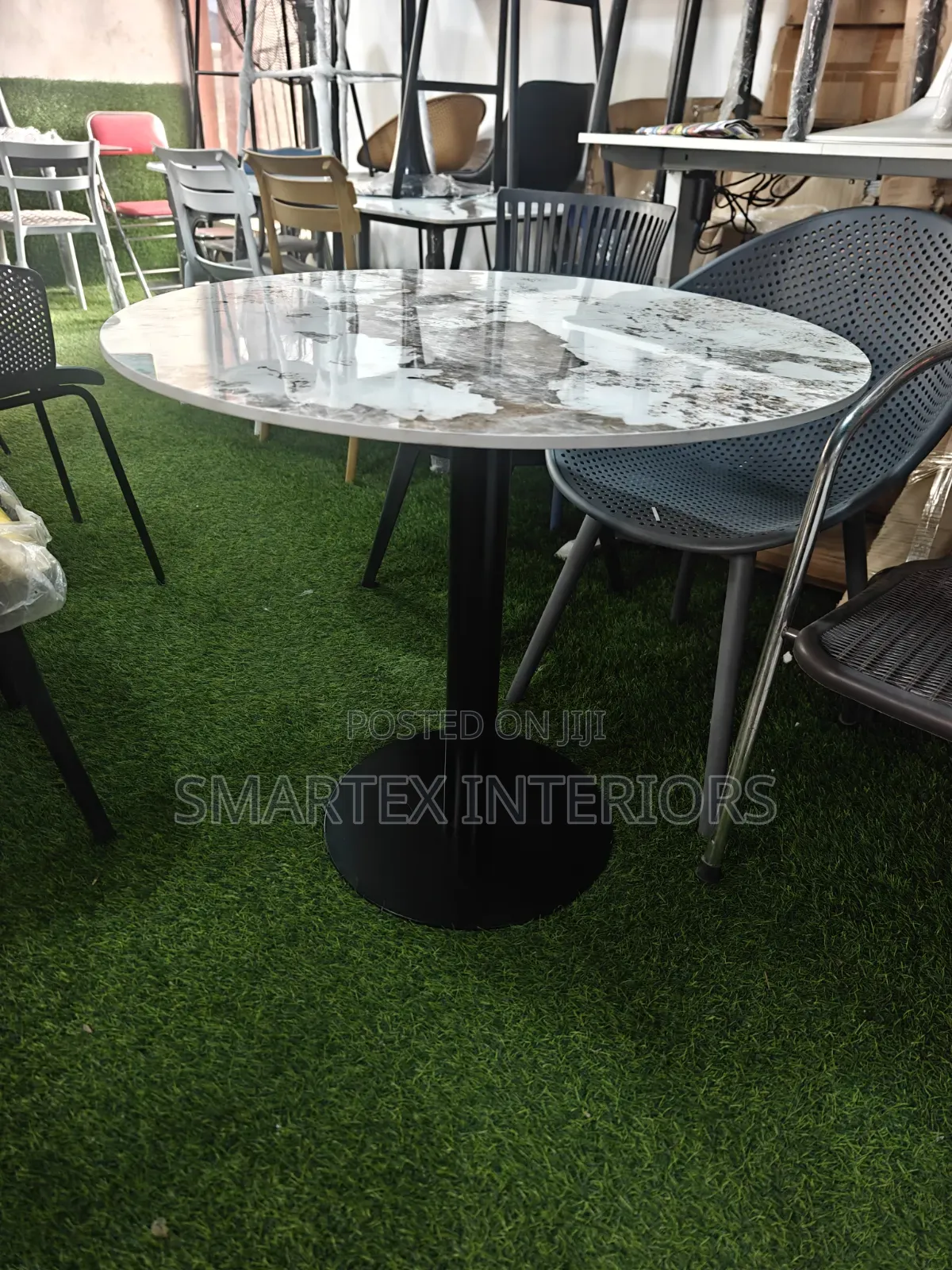 Imported Quality Round Marble Top Table
