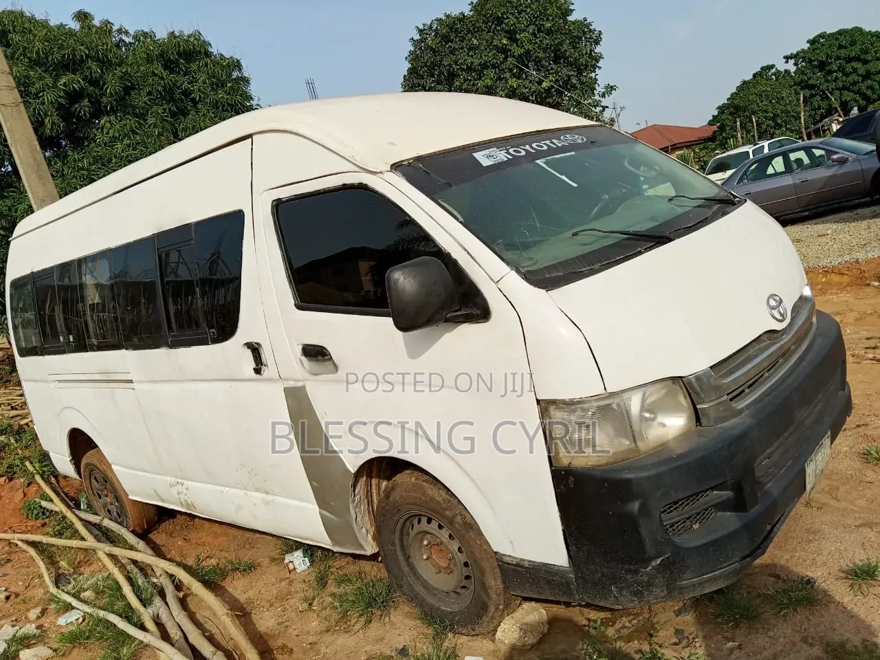 Toyota HiAce 2013 White