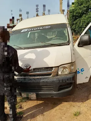 Toyota HiAce 2013 White