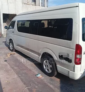 Toyota HiAce 2013 White