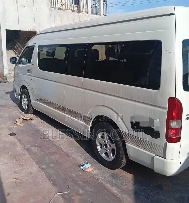 Toyota HiAce 2013 White