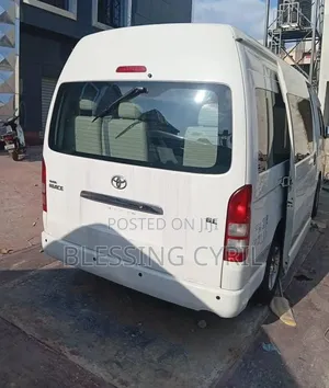 Toyota HiAce 2013 White