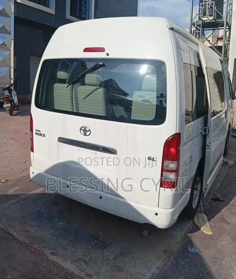 Toyota HiAce 2013 White