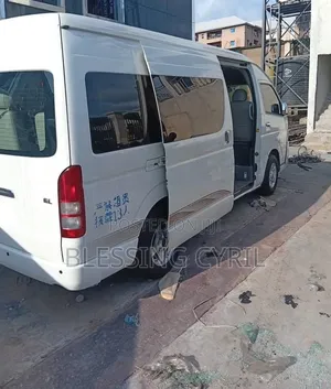 Toyota HiAce 2013 White