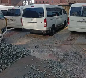 Toyota HiAce 2013 White