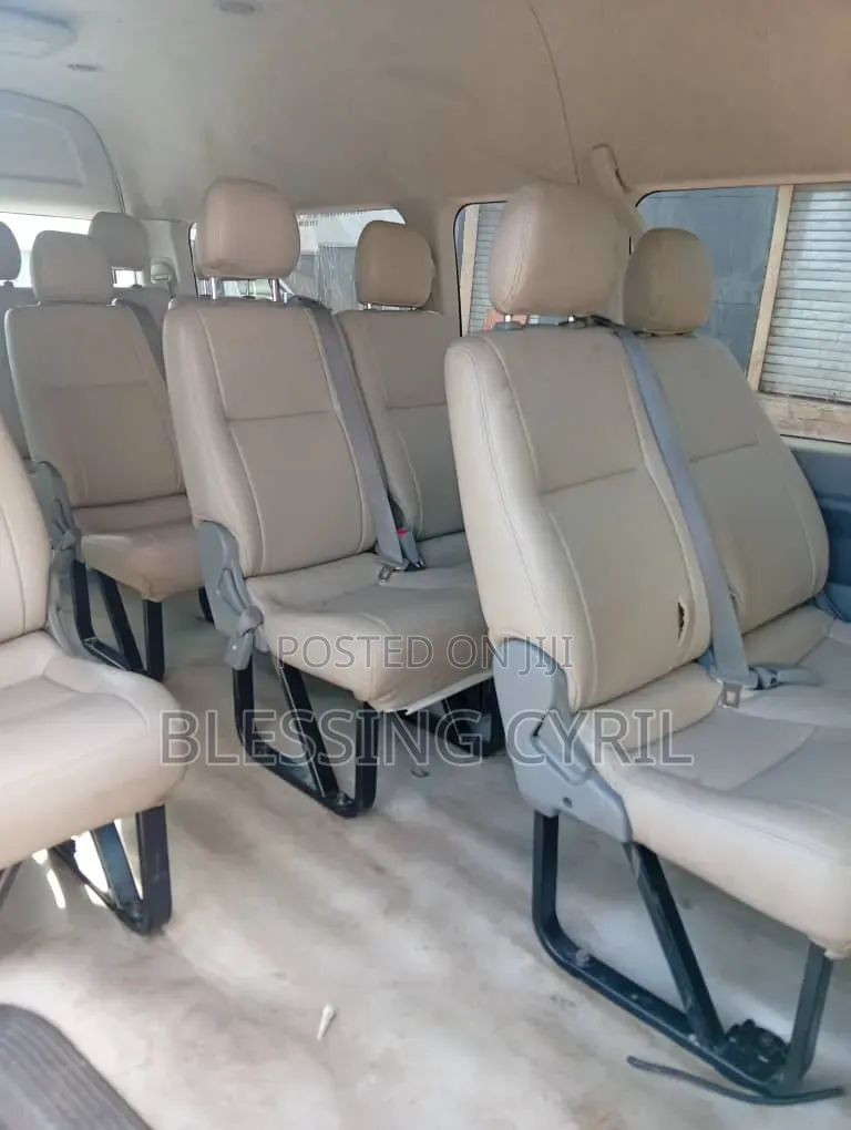 Toyota HiAce 2013 White