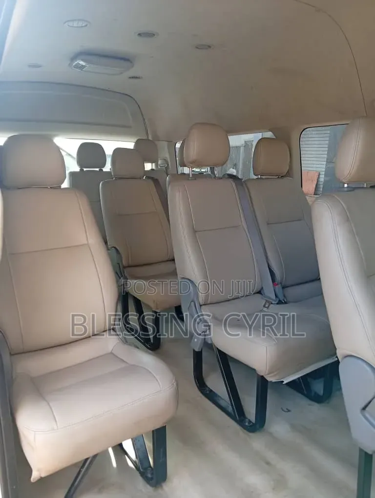 Toyota HiAce 2013 White