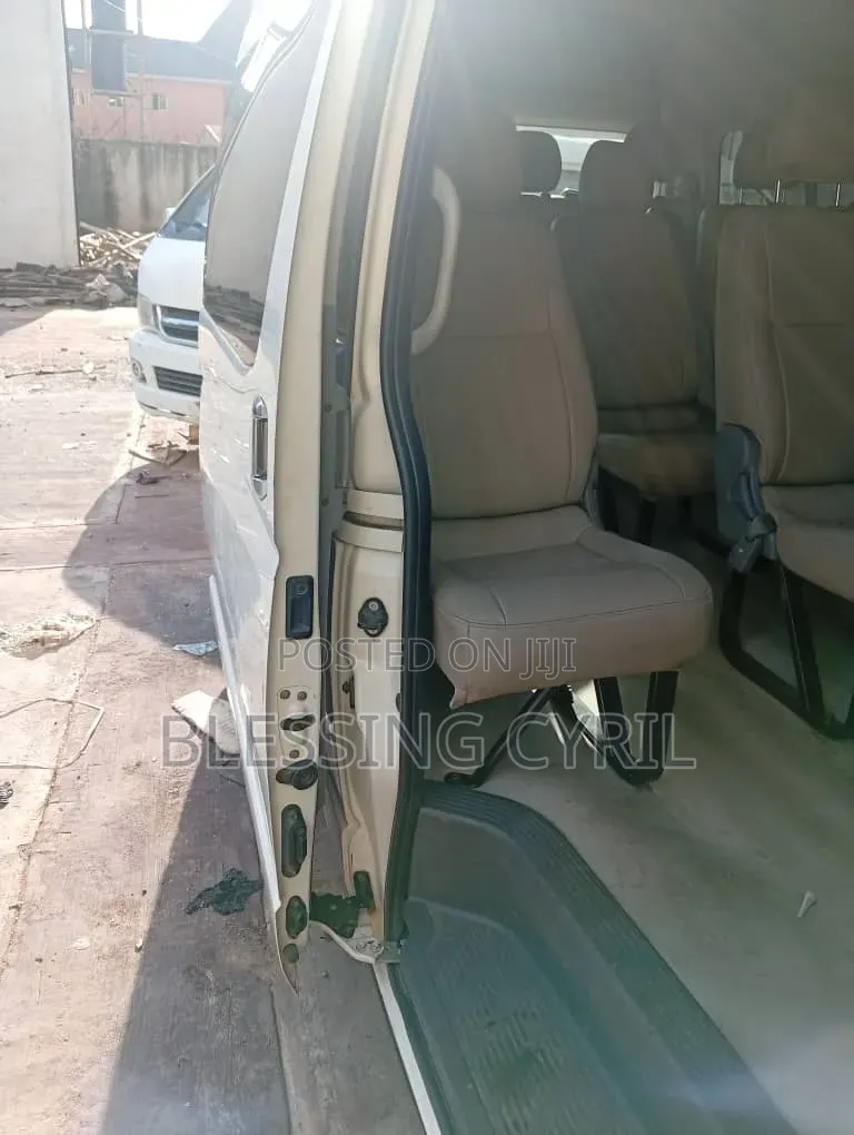 Toyota HiAce 2013 White