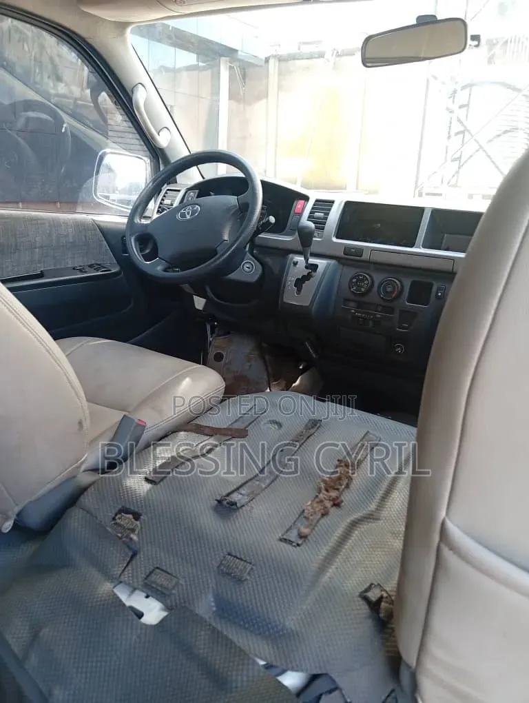 Toyota HiAce 2013 White
