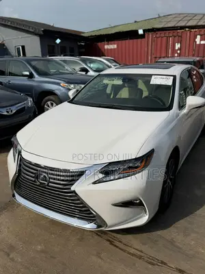 Lexus ES 2018 White