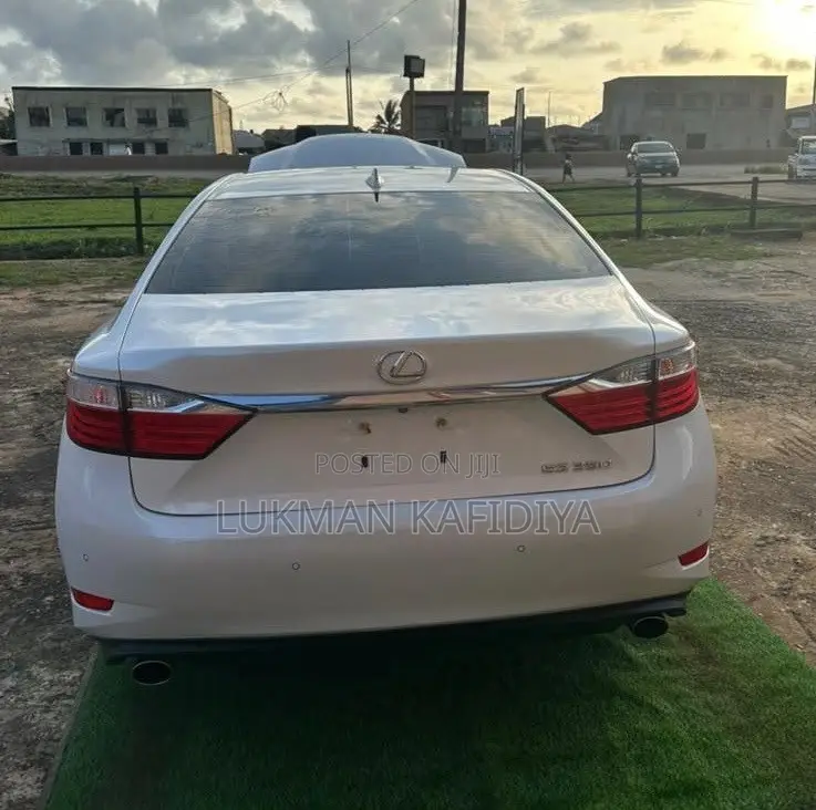 Lexus ES 2015 White