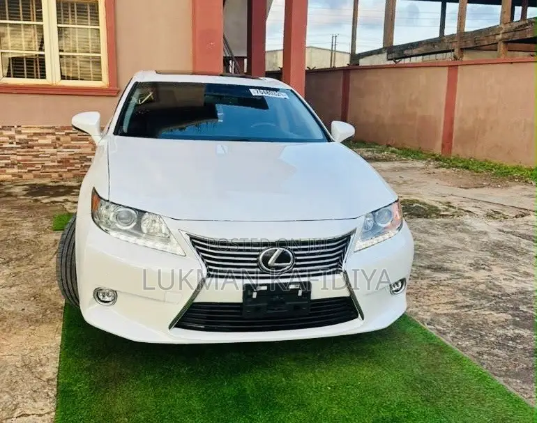 Lexus ES 2015 White