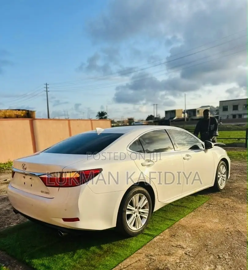 Lexus ES 2015 White