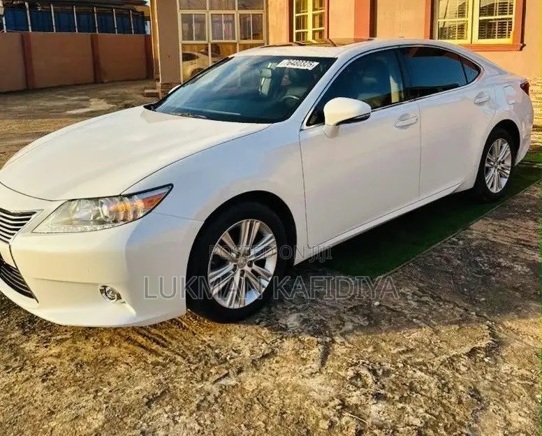 Lexus ES 2015 White