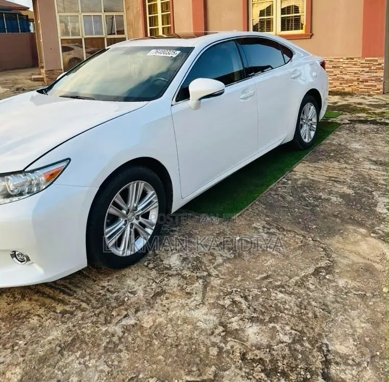 Lexus ES 2015 White