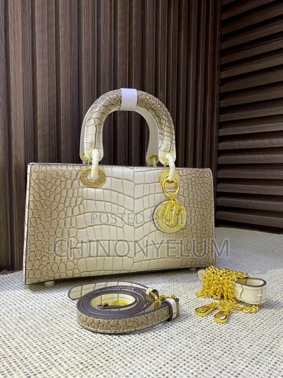 Elegant Luxury Ladies Handbag – Stylish, Classy