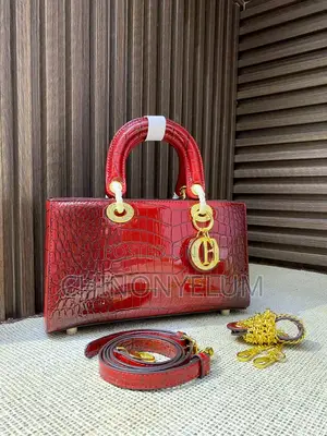 Elegant Luxury Ladies Handbag – Stylish, Classy