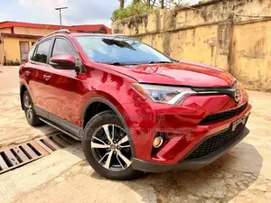 Toyota RAV4 LE 4dr SUV AWD (2.5L 4cyl 6A) 2018 Red