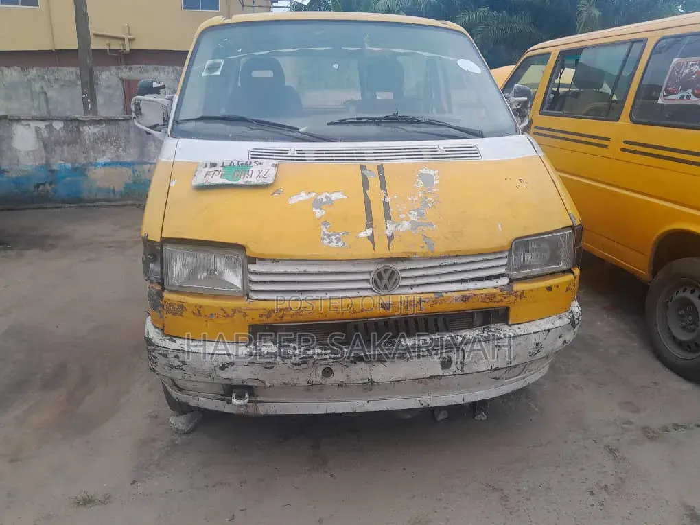 Volkswagen Transporter 2002 Yellow