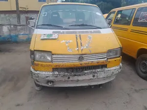 Volkswagen Transporter 2002 Yellow