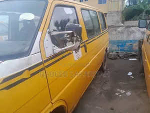 Volkswagen Transporter 2002 Yellow