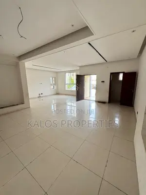 4bdrm Duplex in Chevron for rent