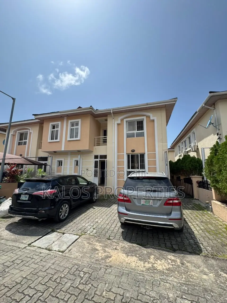 4bdrm Duplex in Chevron for rent