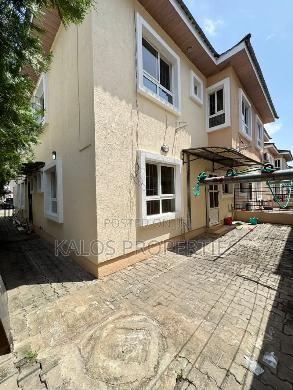 4bdrm Duplex in Chevron for rent