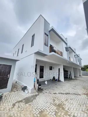 4bdrm Townhouse/Terrace in Lekki Scheme 2, Ogombo for sale